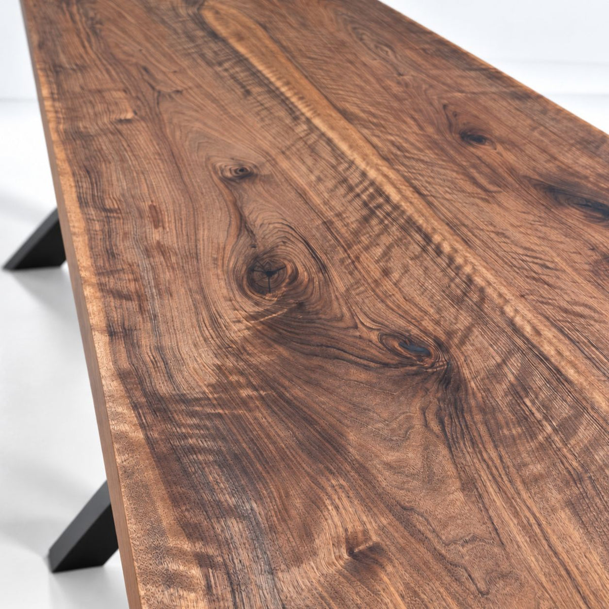 Plankebord i Valnød – 240x100 cm