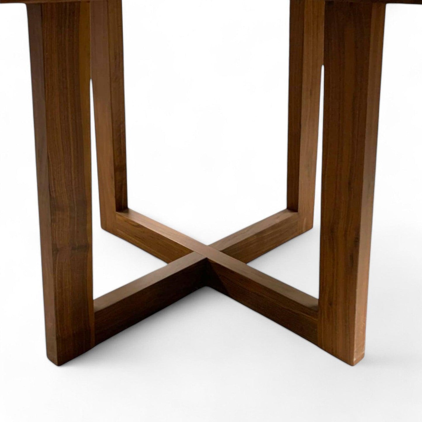 Bordben til rundt spisebord i træ