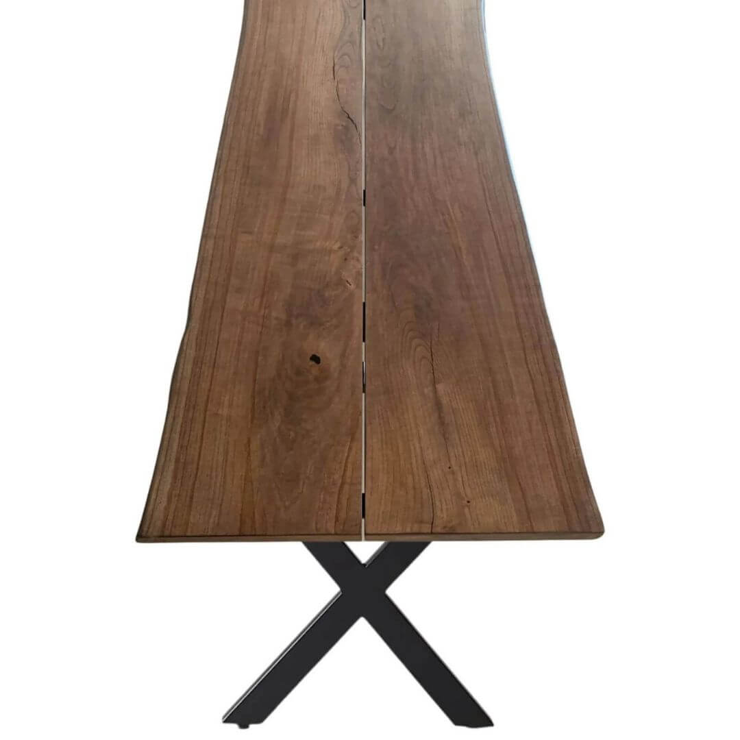 Plankebord i massivt valnød med to planker og sort metal X-ben – eksklusivt spisebord