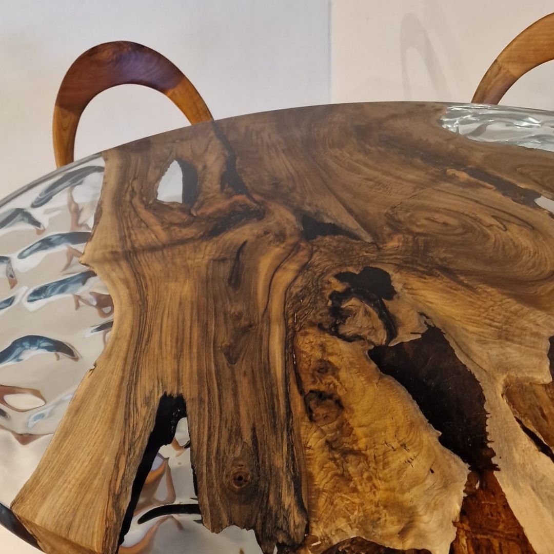 Epoxy Plankebord i Valnød – Ø145 cm