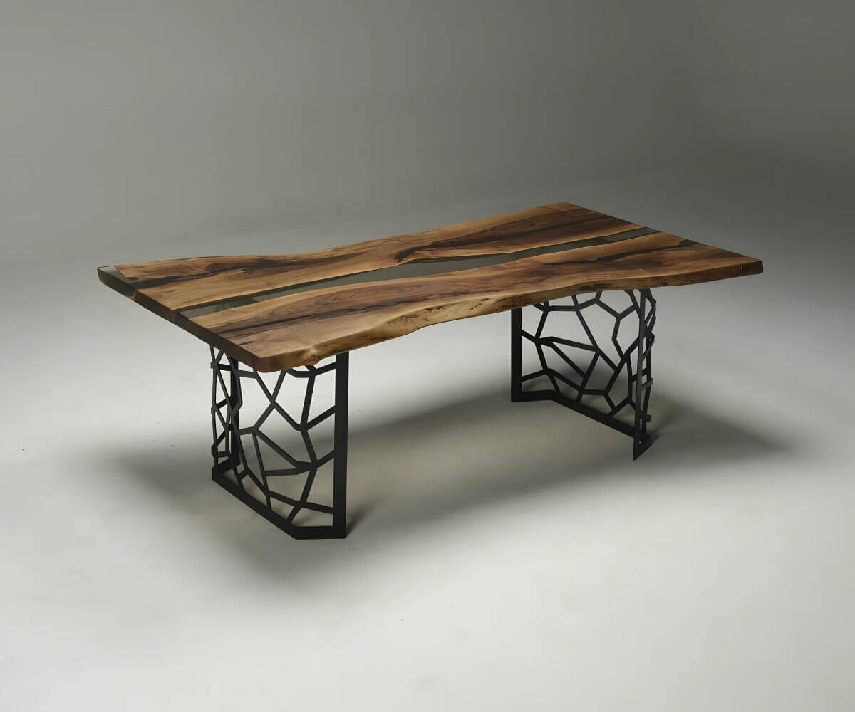 Design spisebord i valnød med epoxy detaljer og geometrisk bordben