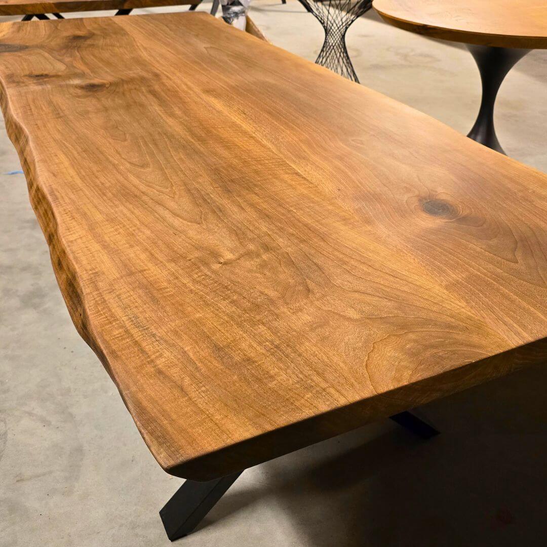 Plankebord i Valnød – 250x100 cm