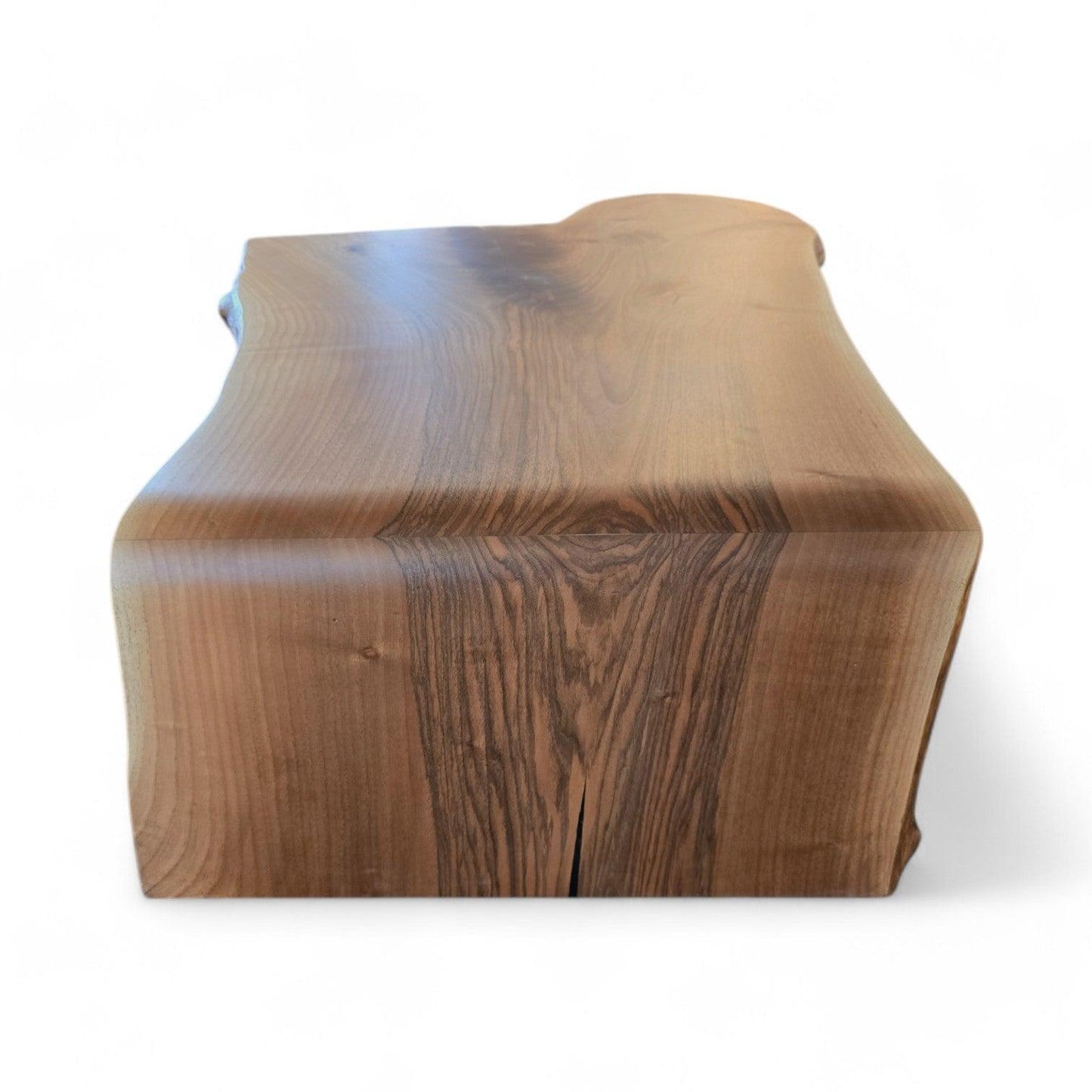 Unikt sofabord i valnød – rustikt og elegant træbord