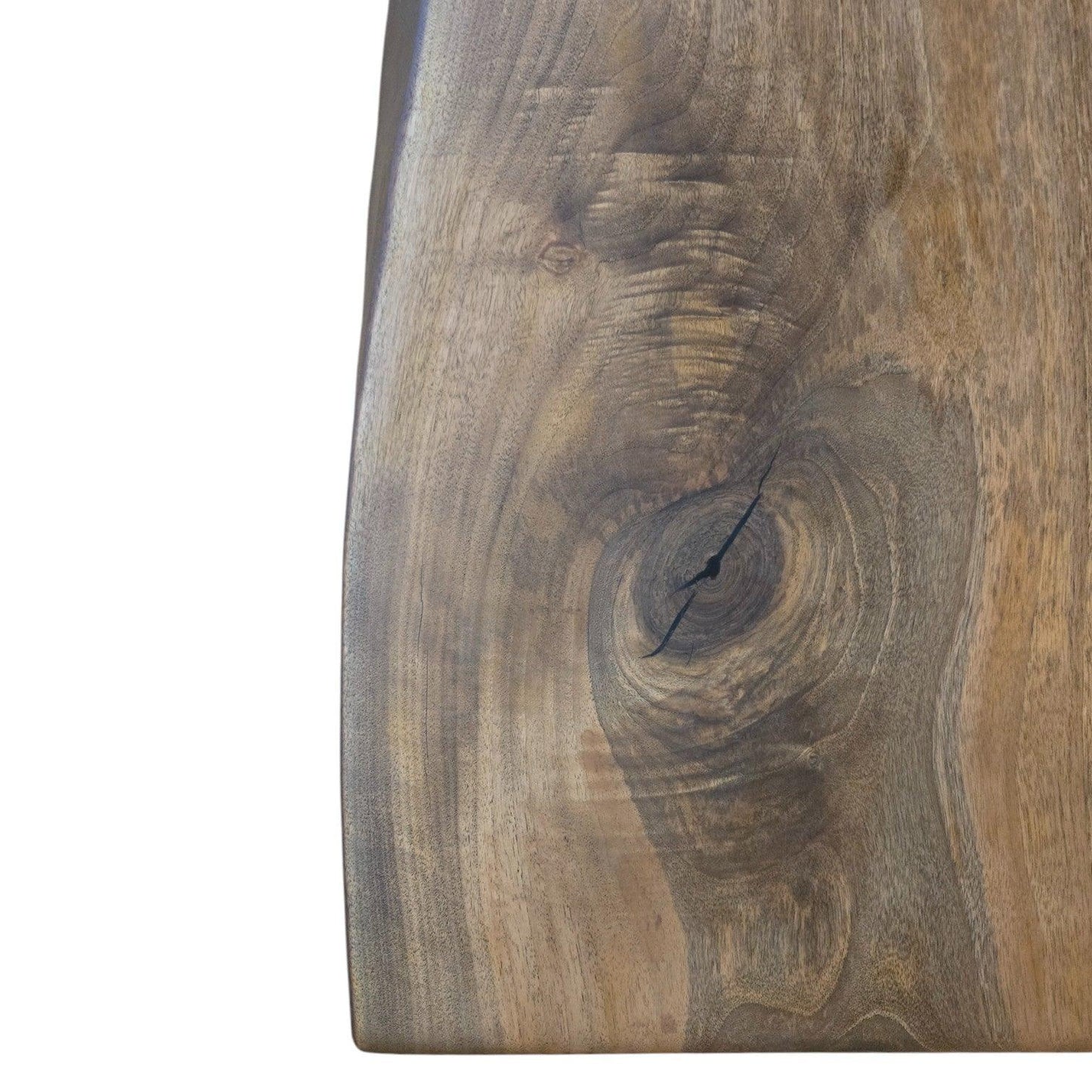 Nærbillede af plankebord i valnød med naturlig årestruktur og knast, 5 cm tykkelse.