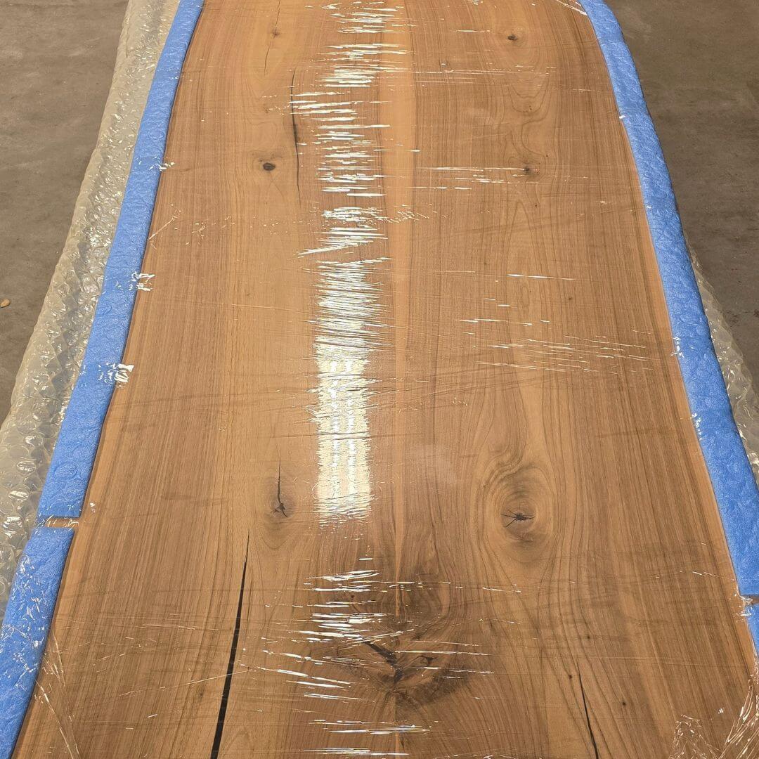 Rå planke i massiv europæisk valnød 290x90 cm klar til plankebord