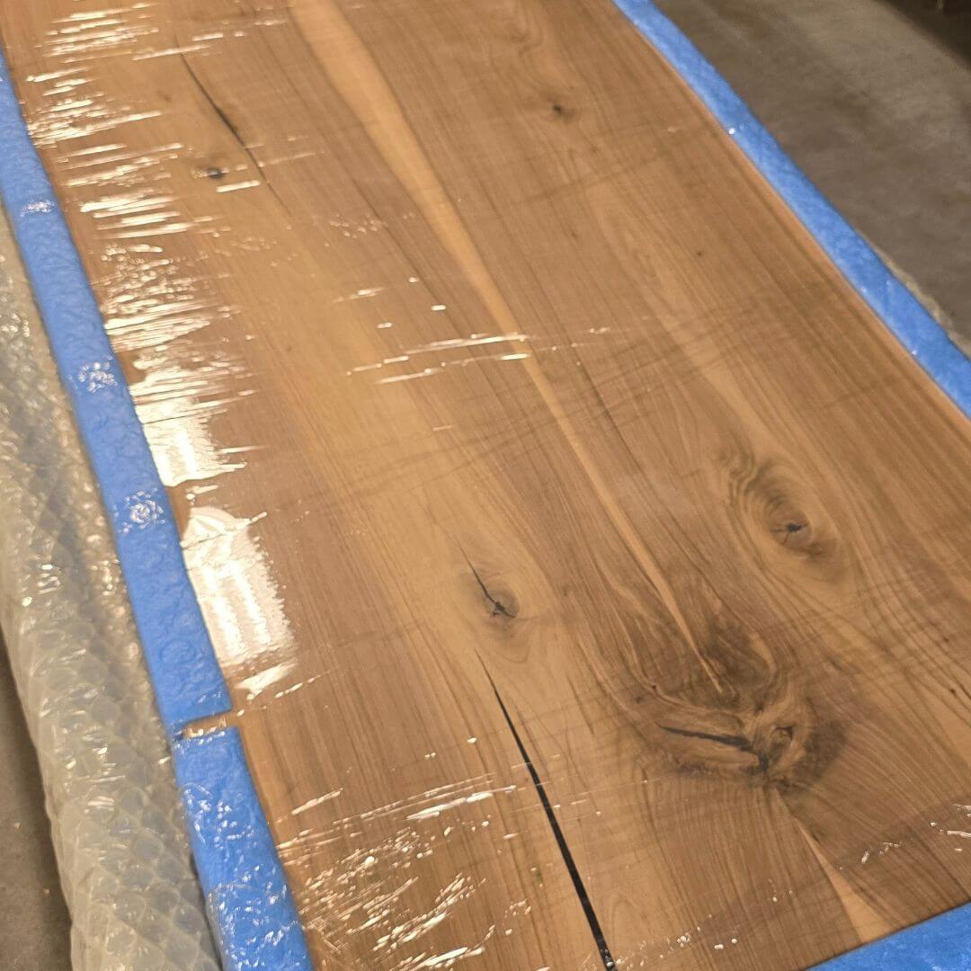 Massiv europæisk valnøddeplanke 290x90 cm med naturkant