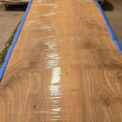 Rå planke i massiv europæisk valnød 300x100 cm klar til plankebord