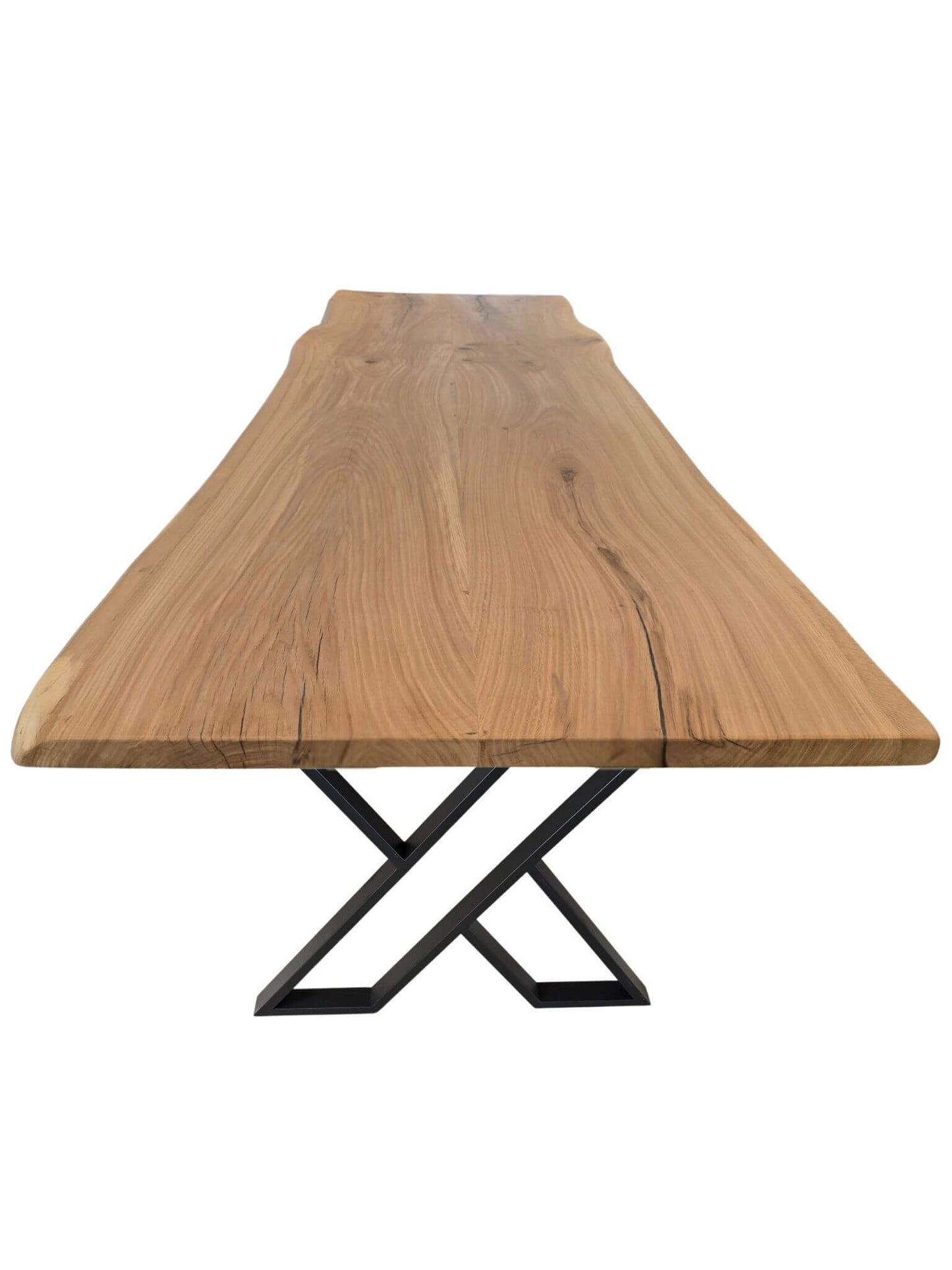 Plankebord i egetræ med naturlige årer og organisk form, sort epoxy samt XX-form bordben