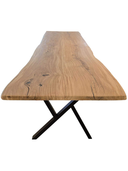 Plankebord i egetræ med naturkant og cross-formede metalben