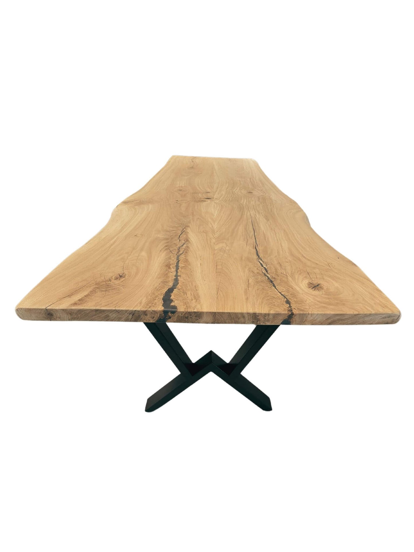 Plankebord i egetræ med naturlige årer og organisk form, sort epoxy samt X-form bordben