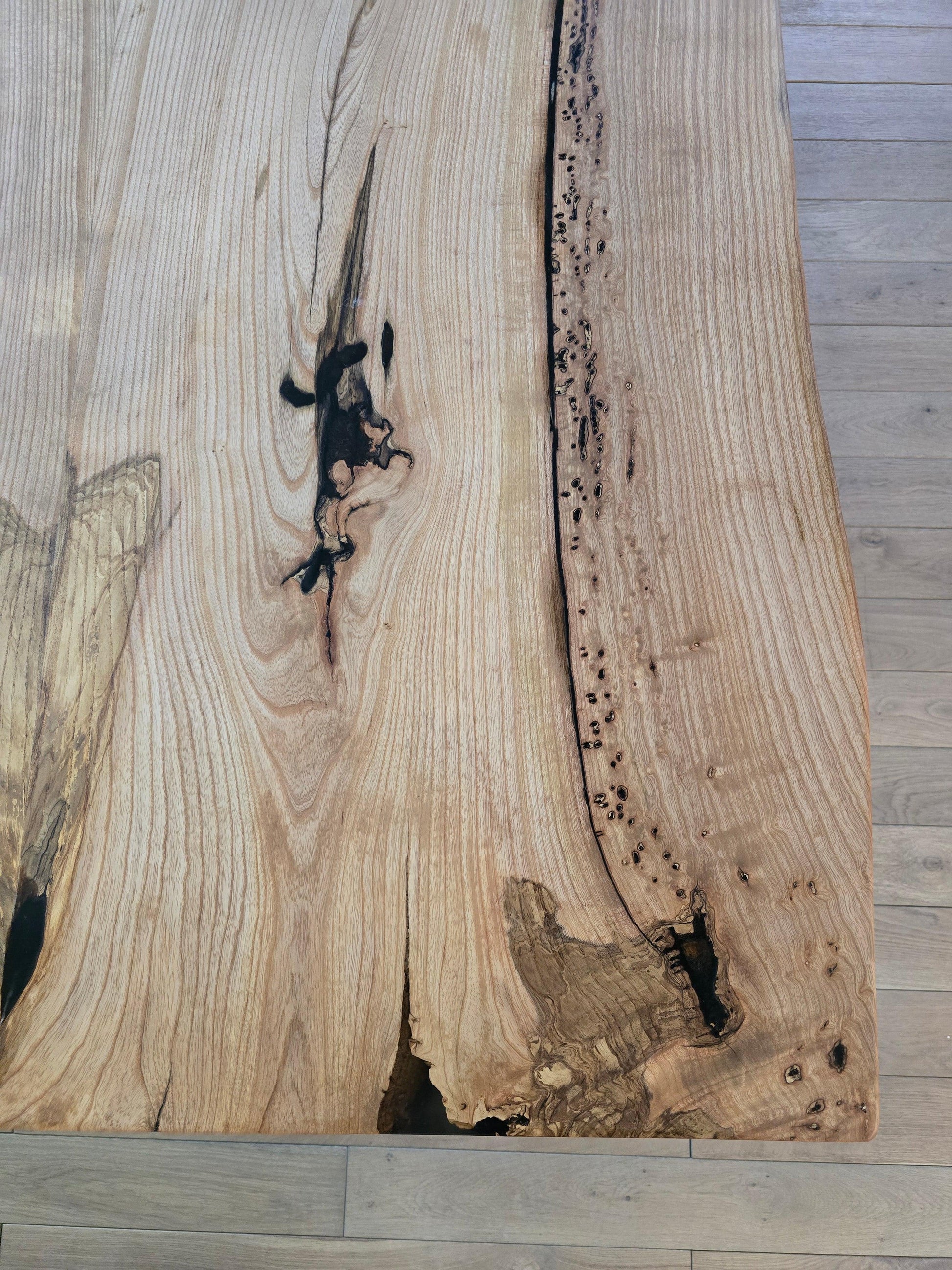 Plankebord asketræ med natur kant