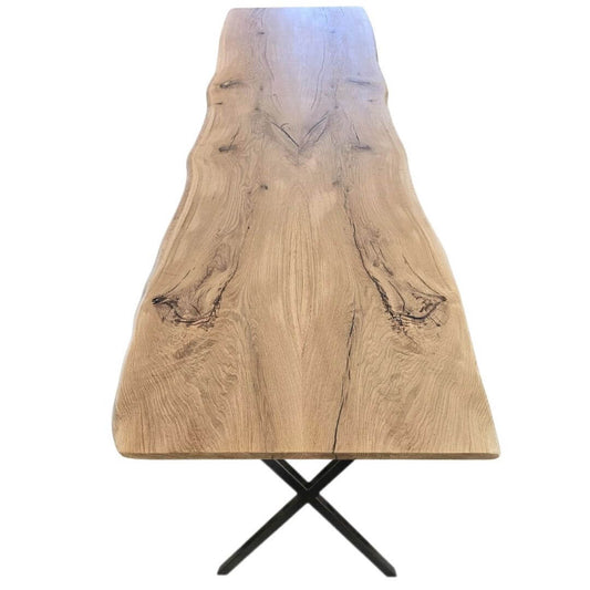 Plankebord i egetræ dansk design og naturkant samt X metalben
