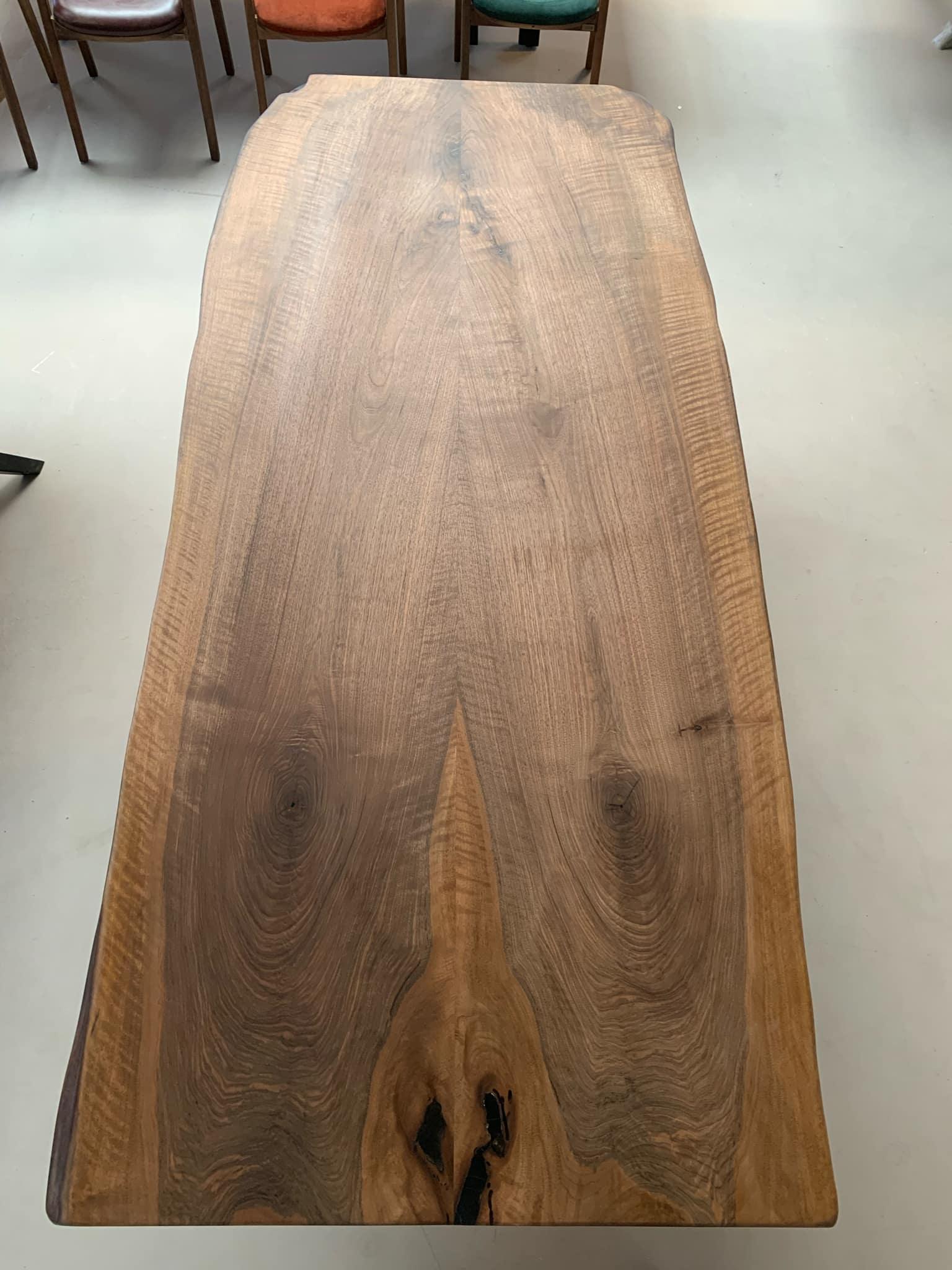 Plankebord  Valnød med natur kant - 250 x 110 cm