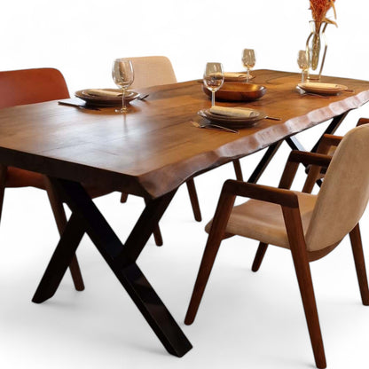 Plankebord i massiv valnød med naturkant og sort krydsstel – dækket med service