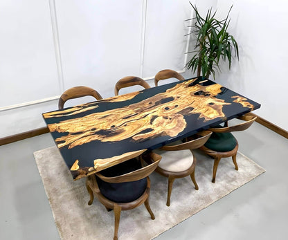 Plankebord i valnød kombineret med sort epoxy