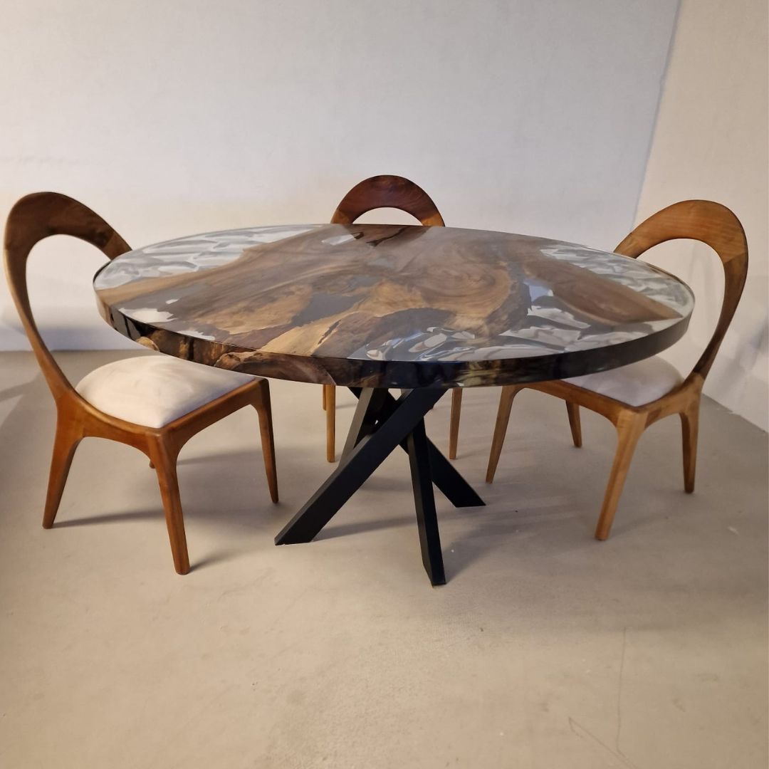 Epoxy Plankebord i Valnød – Ø145 cm