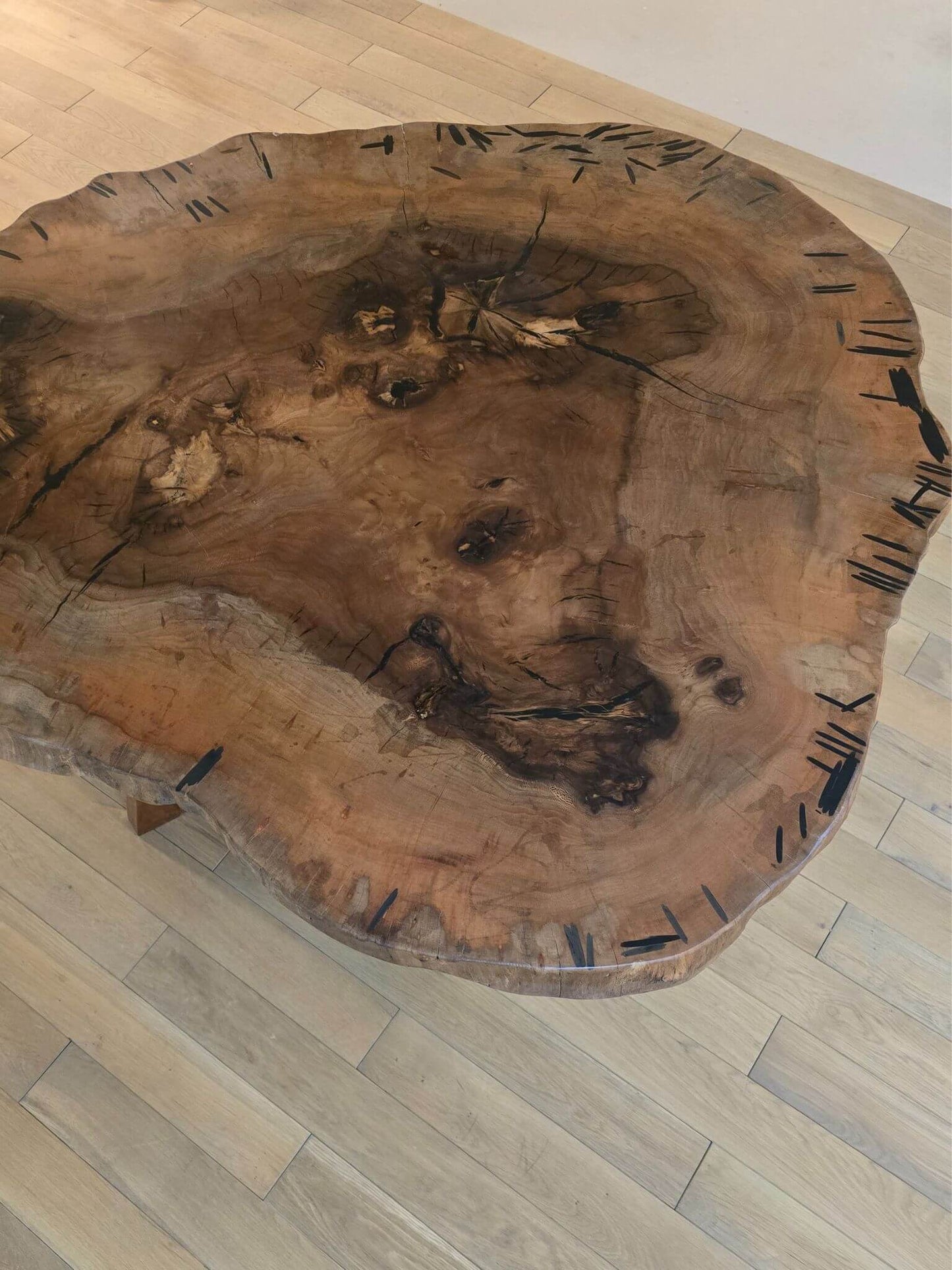 Plankebord Rundt i Platantræ – 170x140 cm