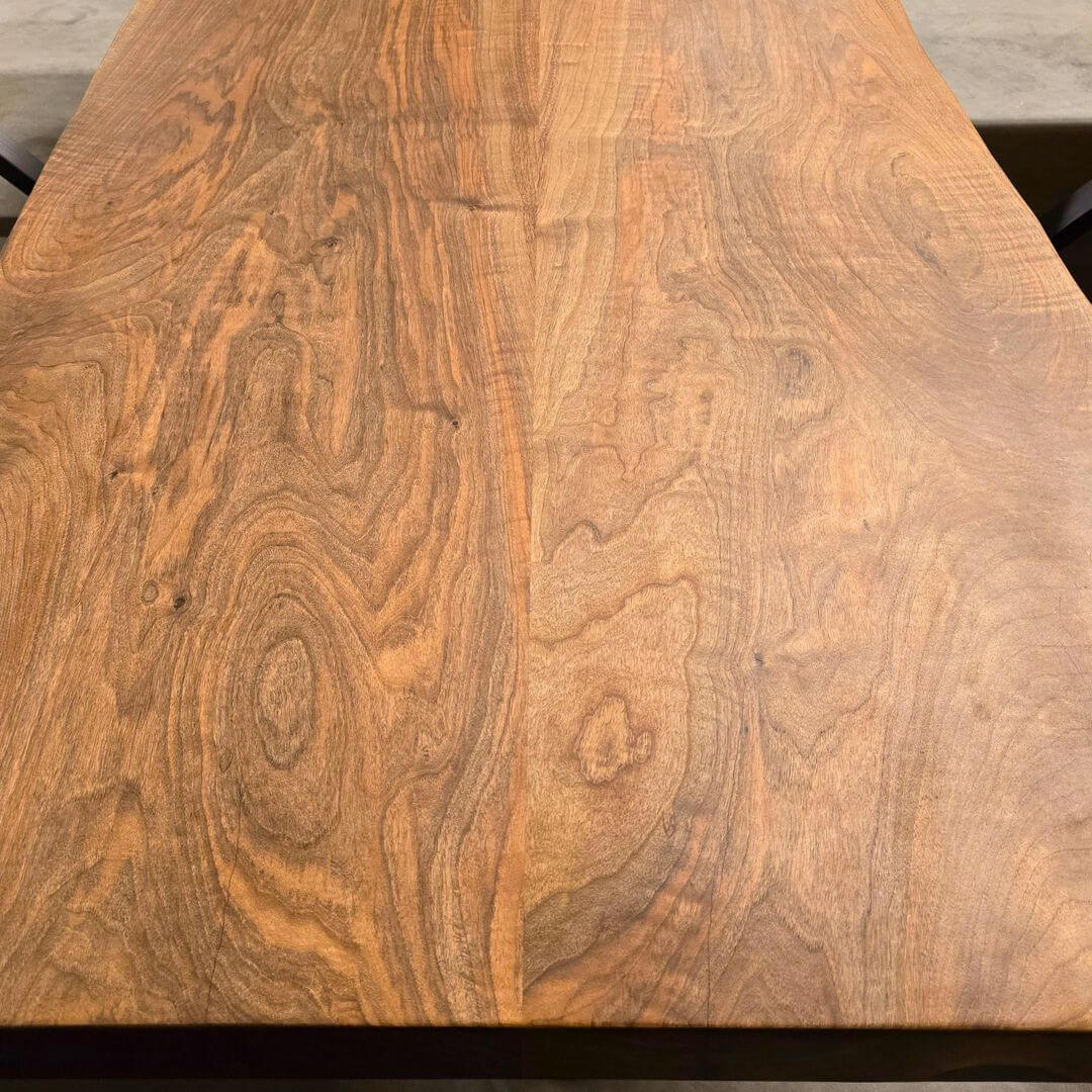 Plankebord i Valnød – 250x100 cm