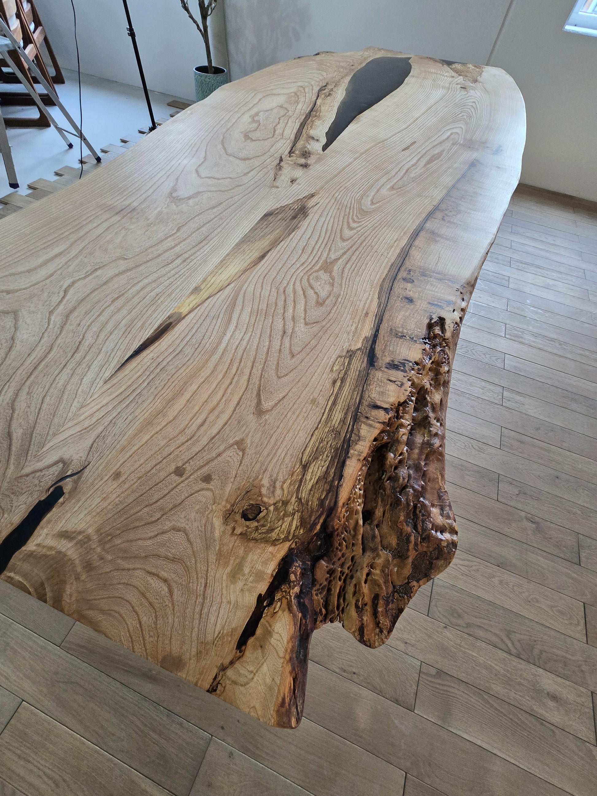 Plankebord asketræ med naturkant