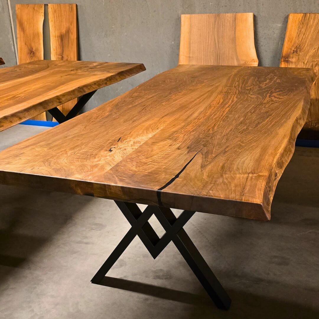 Plankebord i Valnød – 250x100 cm