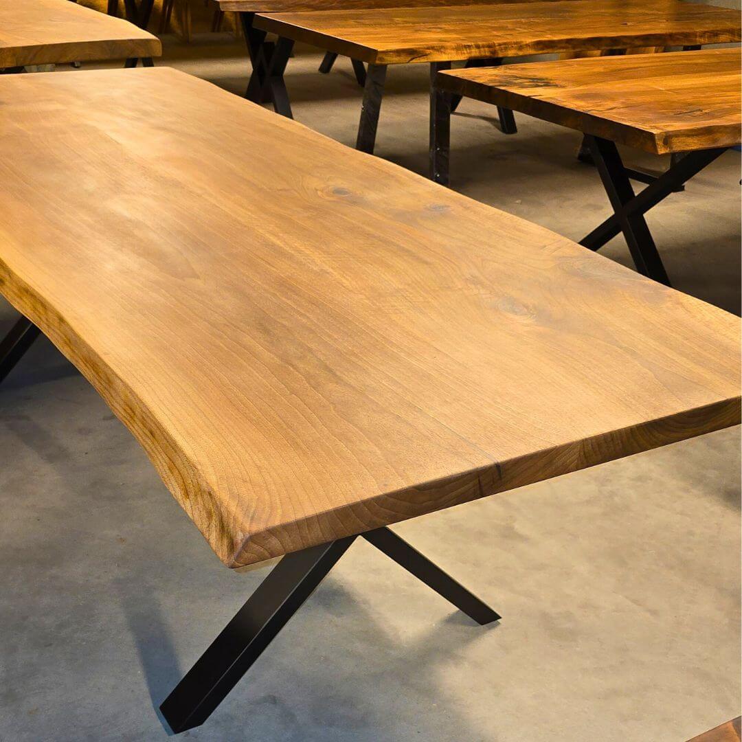 Plankebord i Valnød – 250x100 cm