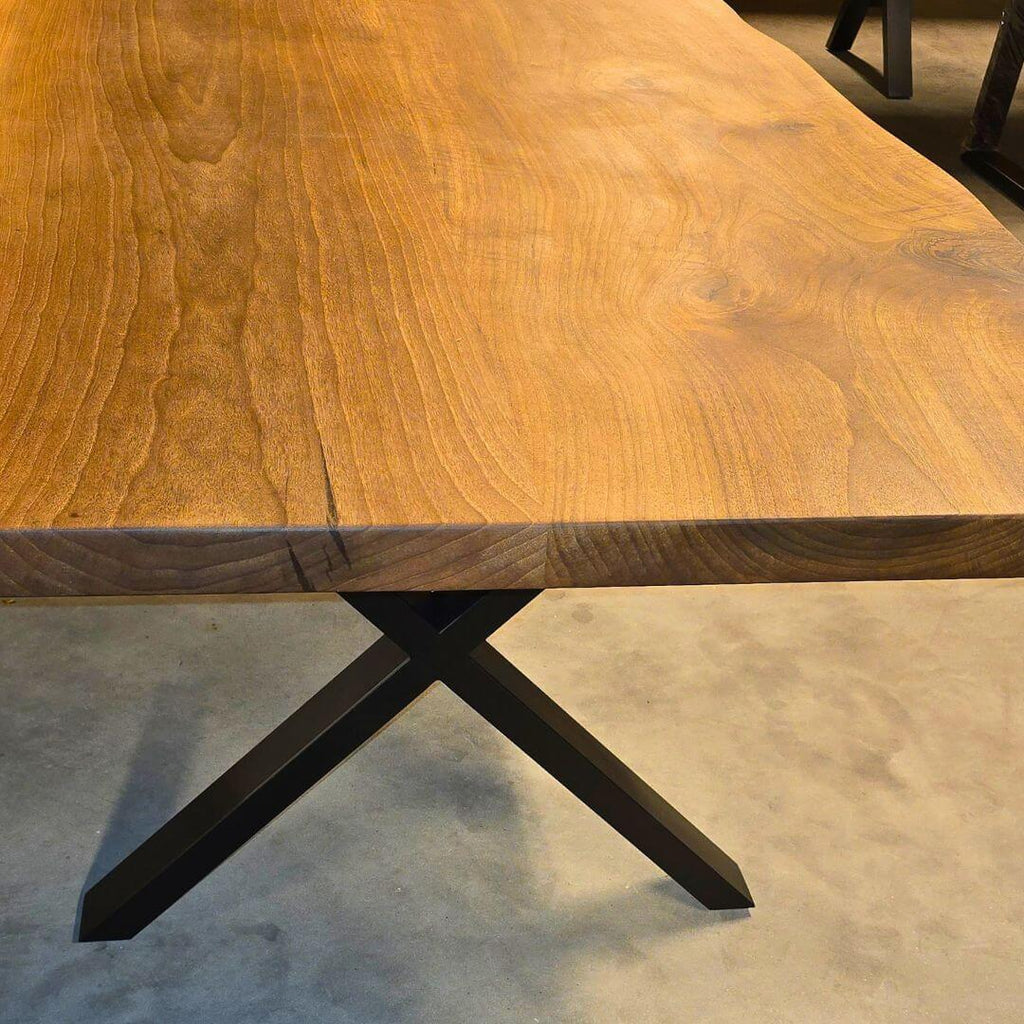 Plankebord i Valnød – 250x100 cm