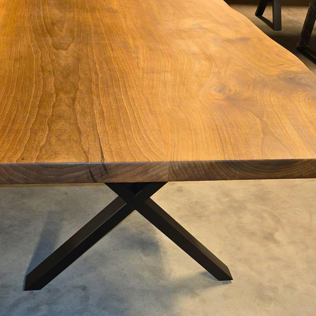 Plankebord i Valnød – 250x100 cm