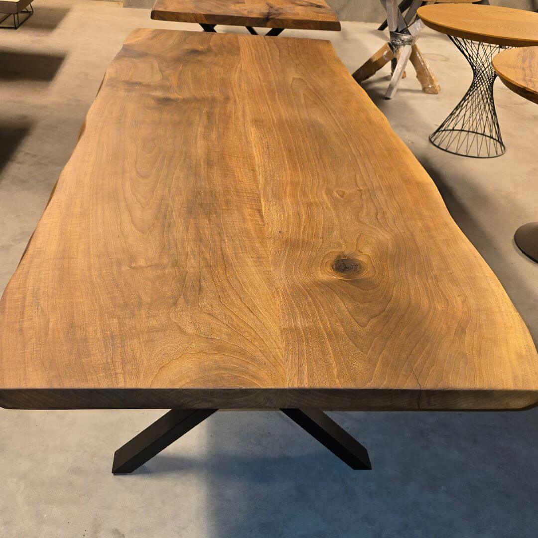 Plankebord i Valnød – 250x100 cm