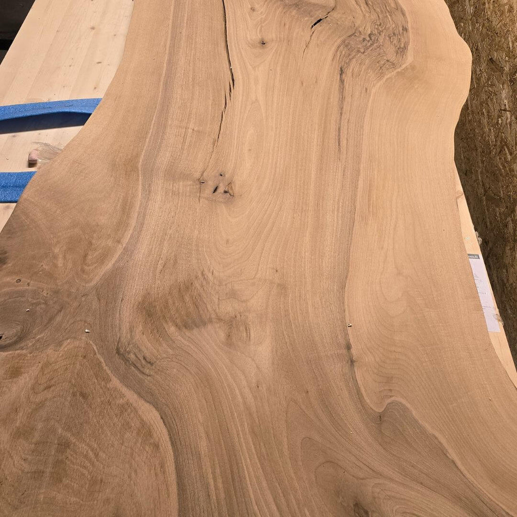 Plankebord i Valnød – Én Hel Planke - Op til 5 meter (tykkelse: 6 cm)