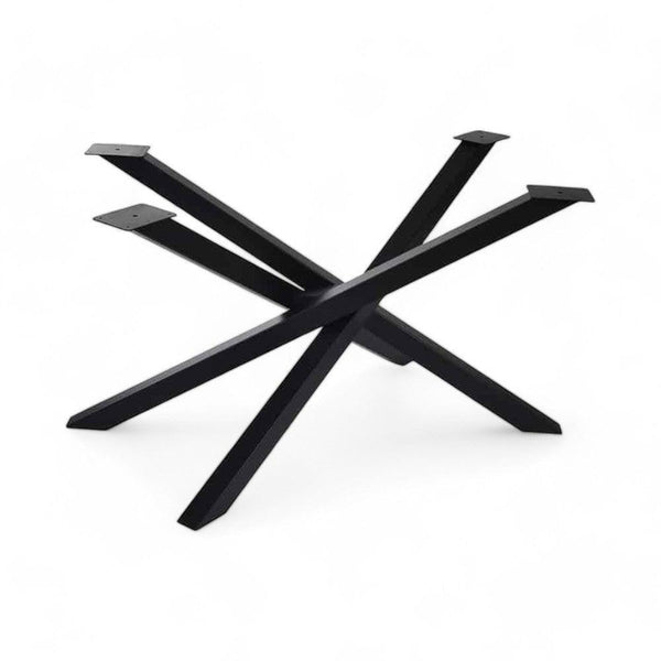 Elegant bordben i sort pulverlakeret stål med stjerneform