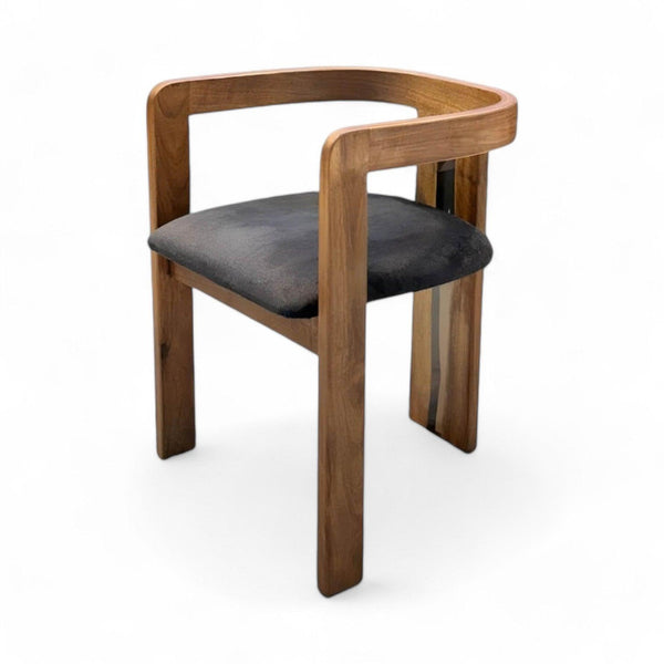 Spisebordsstol i massivt valnød og sort polstret