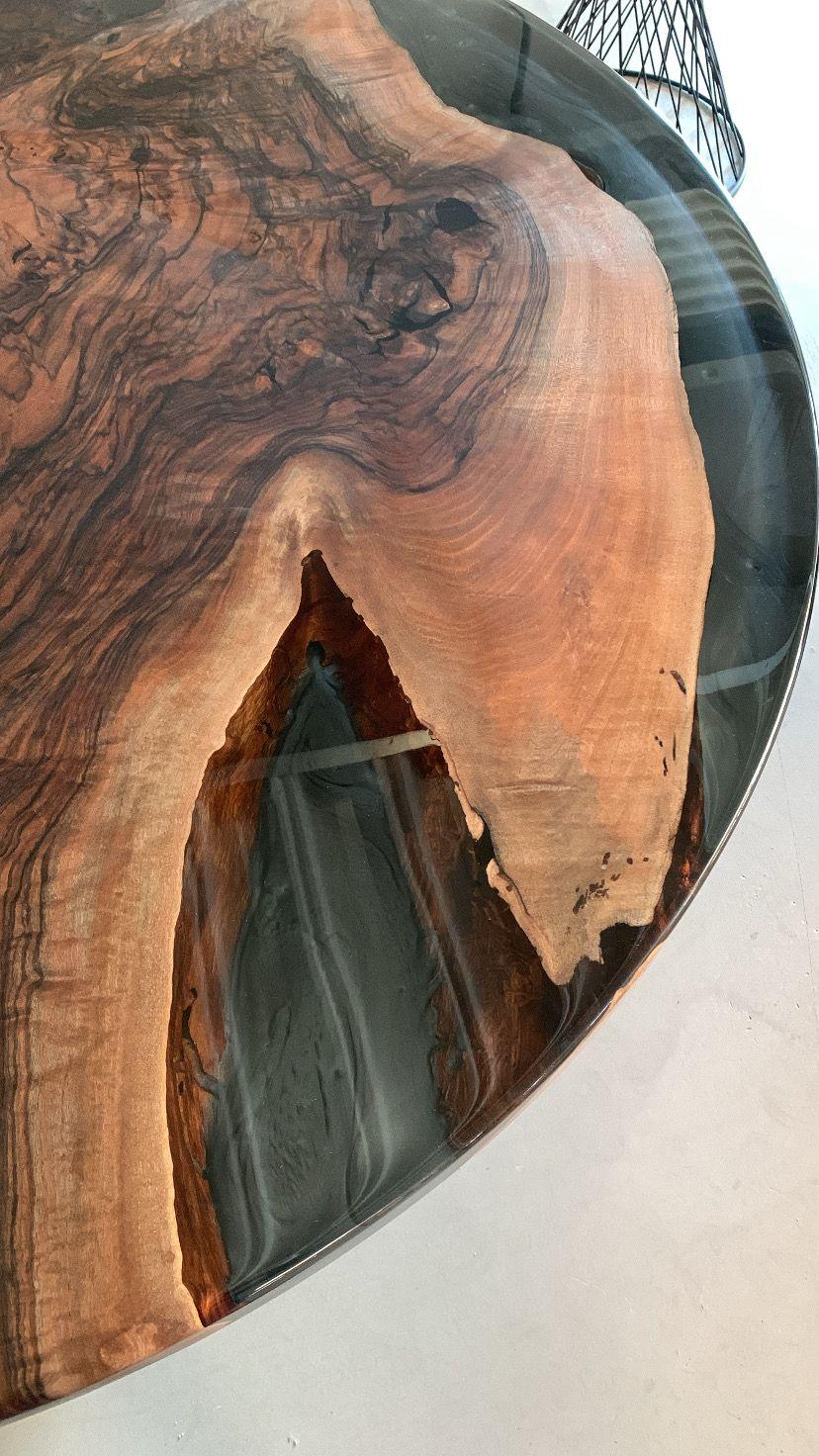 Epoxy Plankebord i Valnød – Ø145 cm