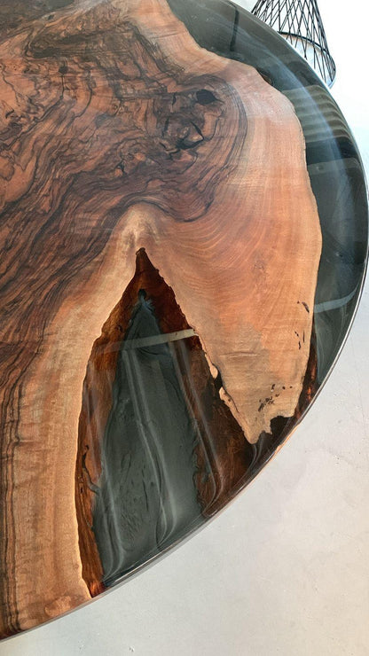Epoxy spisebord i valnøddetræ – moderne og rustikt look