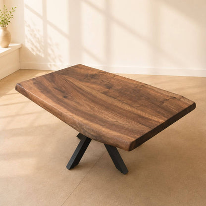 Design sofabord i massiv valnød med naturkant