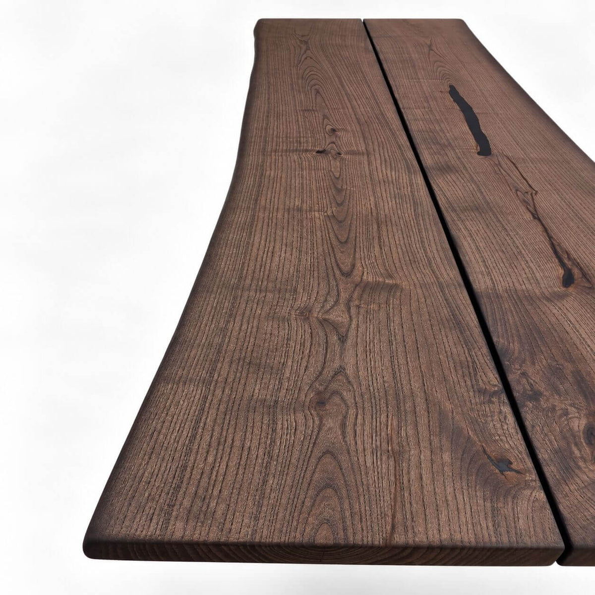 Plankebord i asketræ med to massive planker og mellemrum