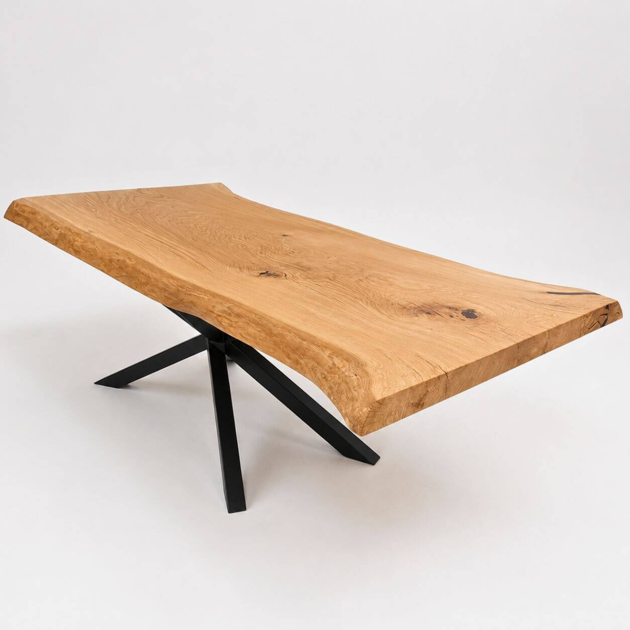 Plankebord i massivt egetræ af én hel planke 250 cm