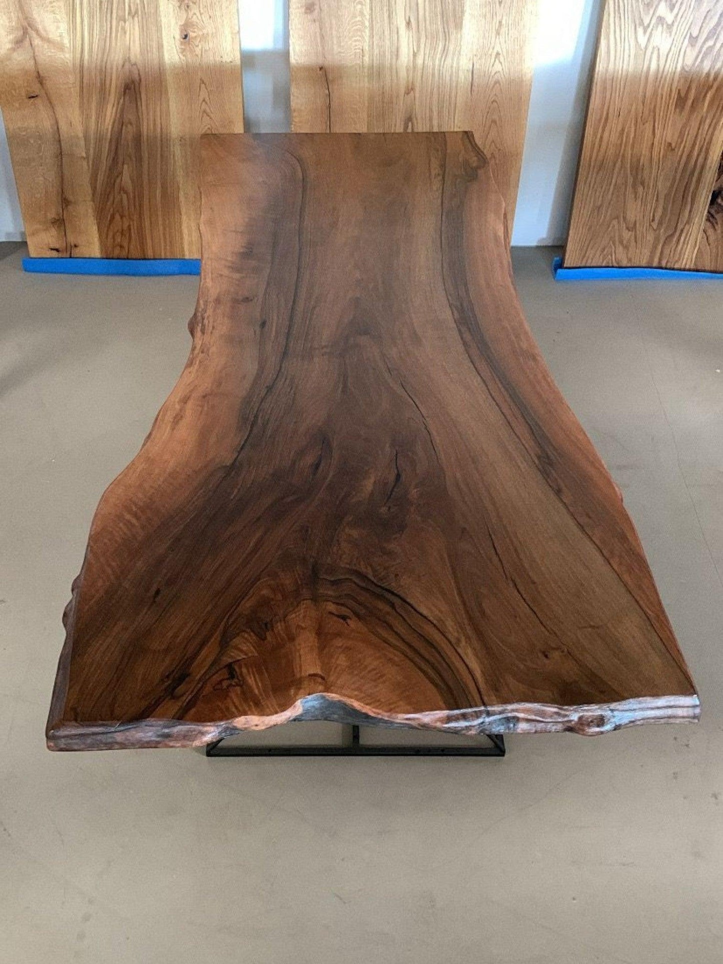 Showroom valnød spisebord i planketræ – unika møbel