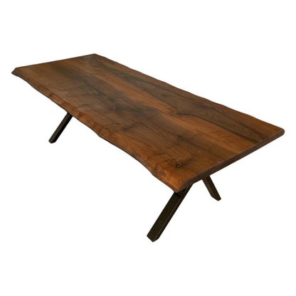 Plankebord i massivt valnød med naturkant og sorte metalben