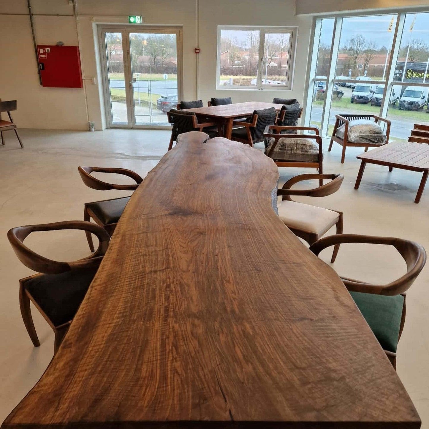 Plankebord i Valnød – 375x85-95 cm