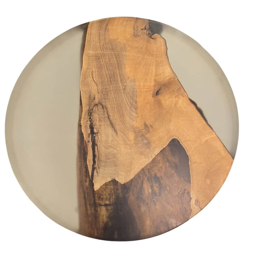 Sofabord i massiv valnød med mat epoxy Ø48 cm – naturlige åretegninger og organisk design