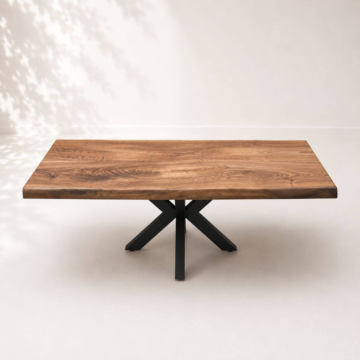 Sofabord i massiv valnød 120×70 cm med elegant og tidløst design.