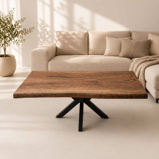 Showroom-sofabord i massiv valnød 120×70 cm i moderne stue med sort metalstel.