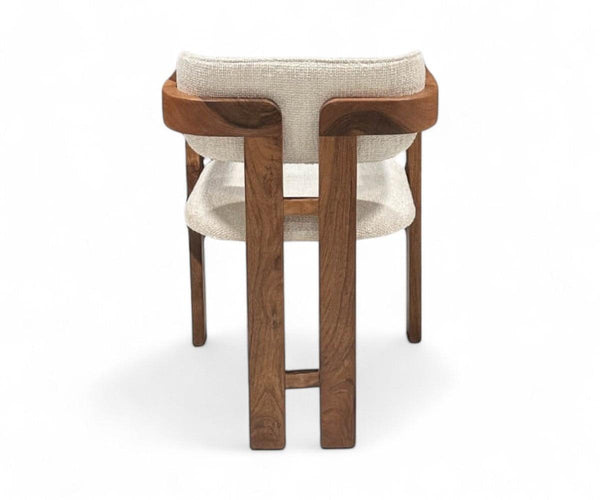 Spisebordsstol Valnød Lund med beige betræk, set bagfra.